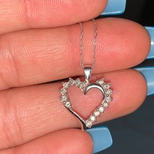 10k white gold small diamond heart pendant & chain